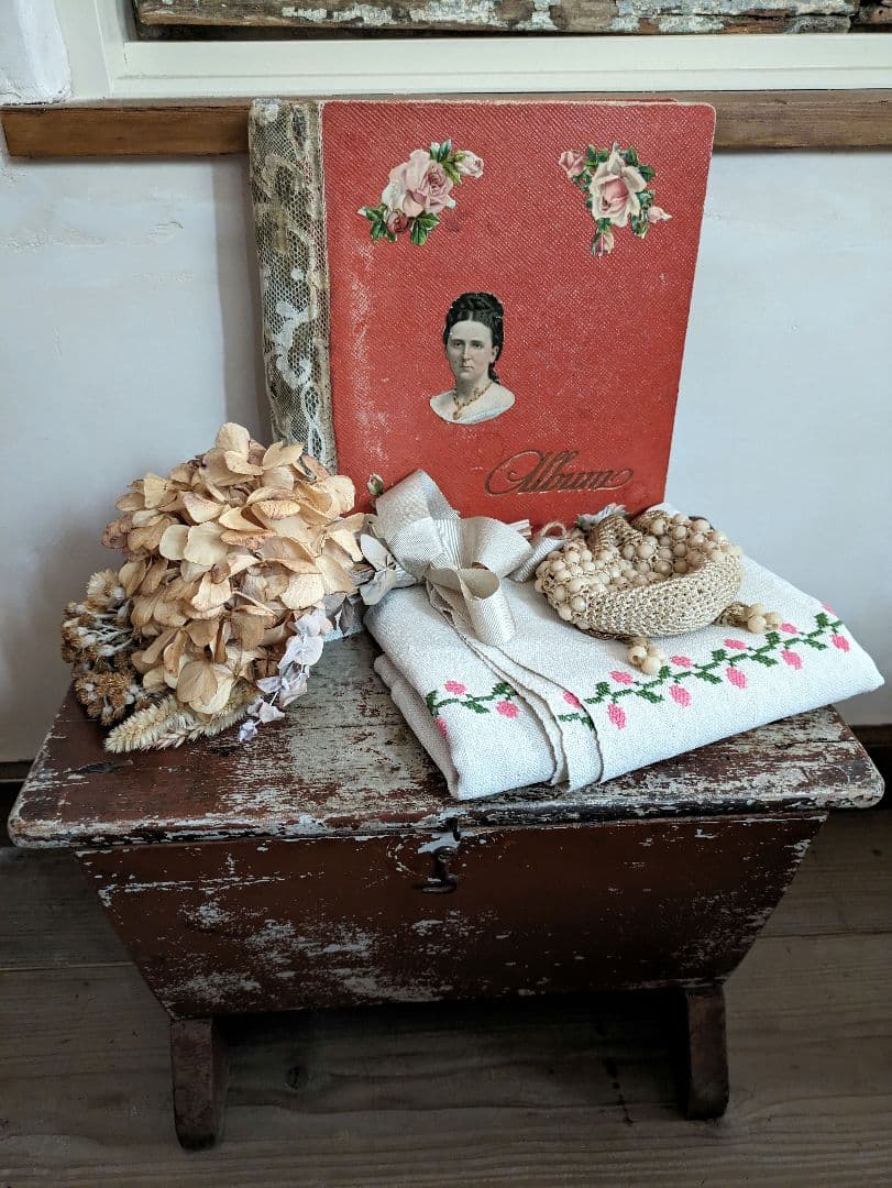 三連休値下げ アンティーク　ヴィンテージ　ペイント　フットスツール　収納