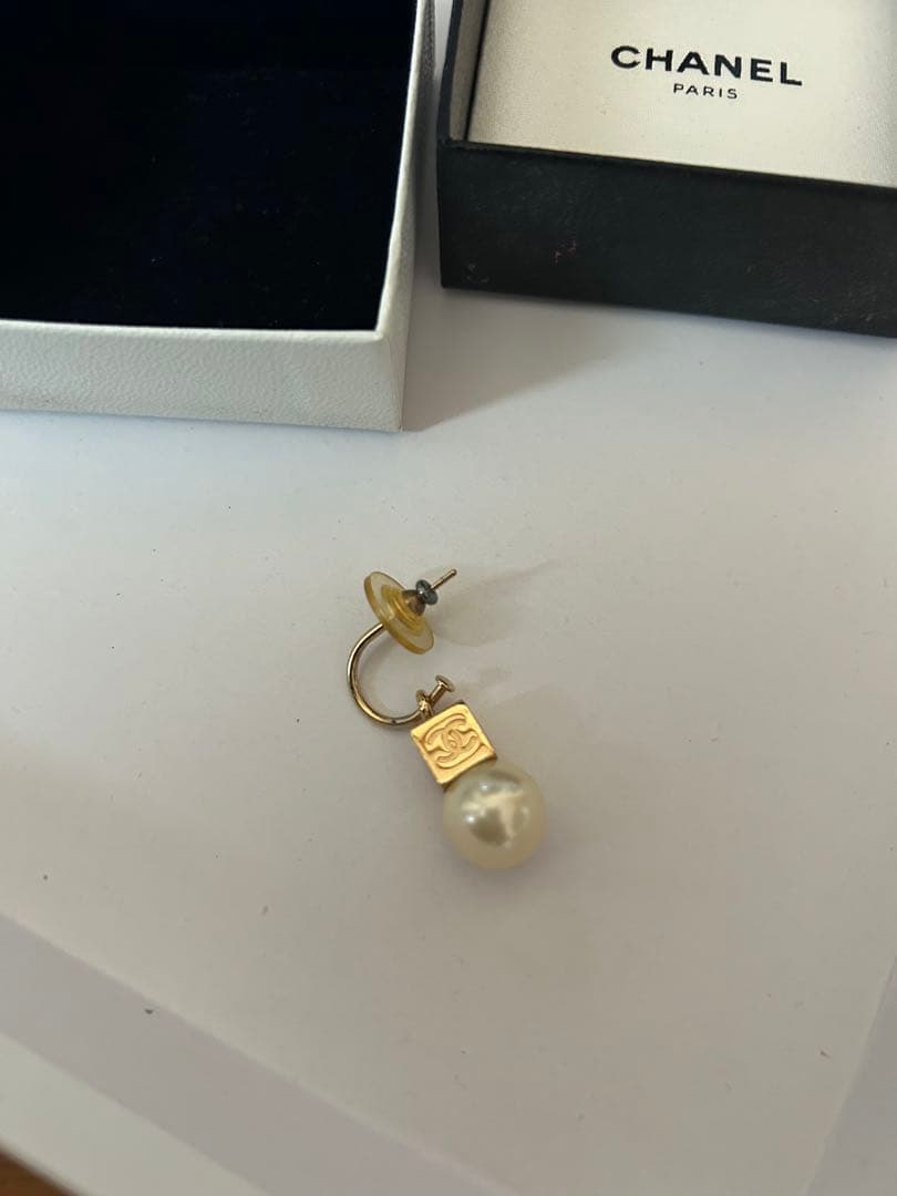 CHANEL ゴールドパール付きピアス(片耳用)
