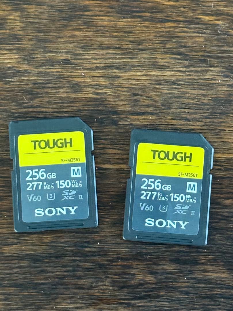 SONY FDR-AX700 4K ハンディカム　256GBメモリカード２枚付き