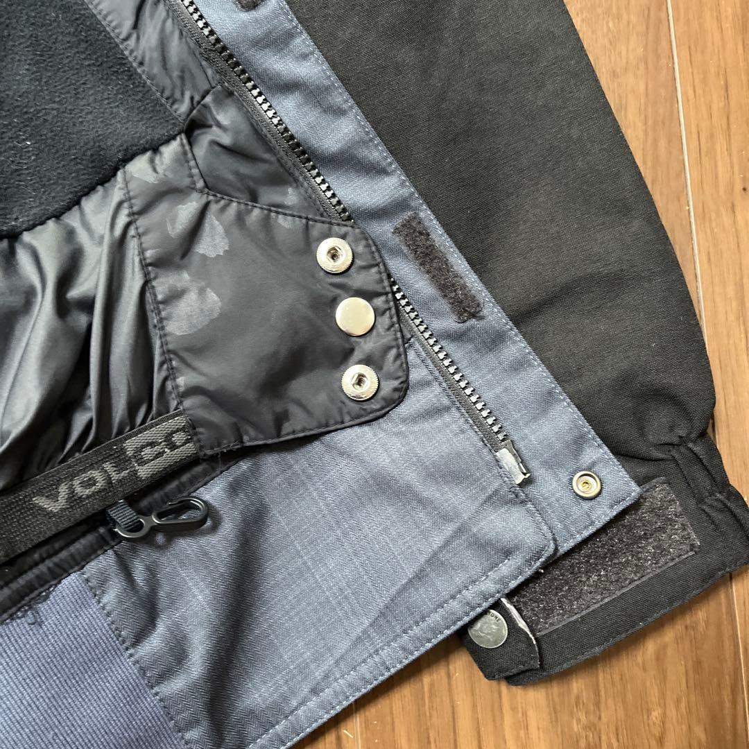 【美品】volcom フード付スキースノボジャケット　レディース