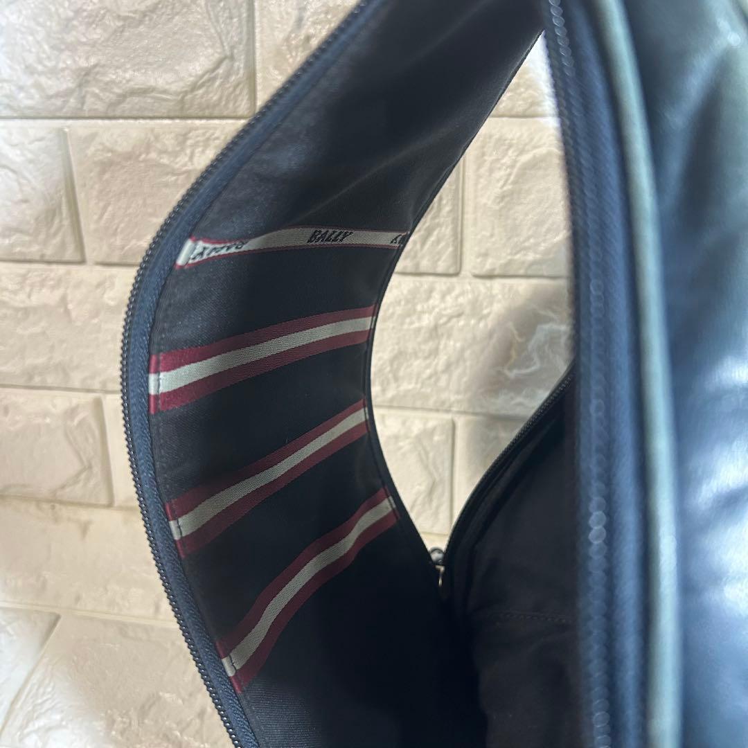 バリー オールレザーボディバッグ ワンショルダーバッグ 本革 グリーン系