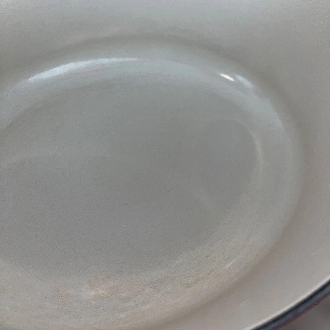 美品！ル・クルーゼ　オーバル　ホーロー鍋 赤 23cm 2.75qt フランス製