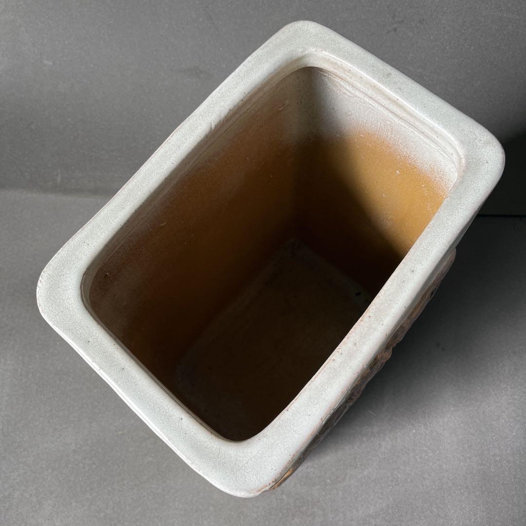 信楽焼傘立て ライオンレリーフ 高さ46cm | 激安通販のイーサプライ