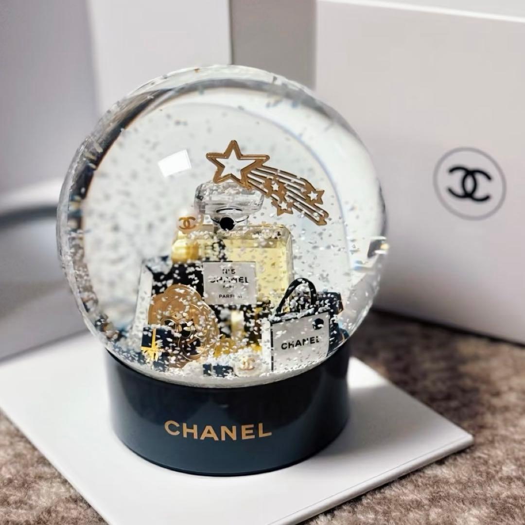 CHANEL 2025 ホリデー限定 スノードーム 新品 箱付き - メルカリ