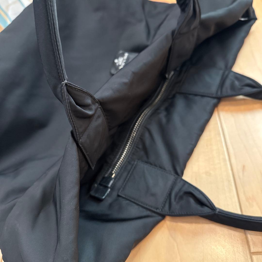 プラダ ボンバー　黒 ナイロントートバッグ