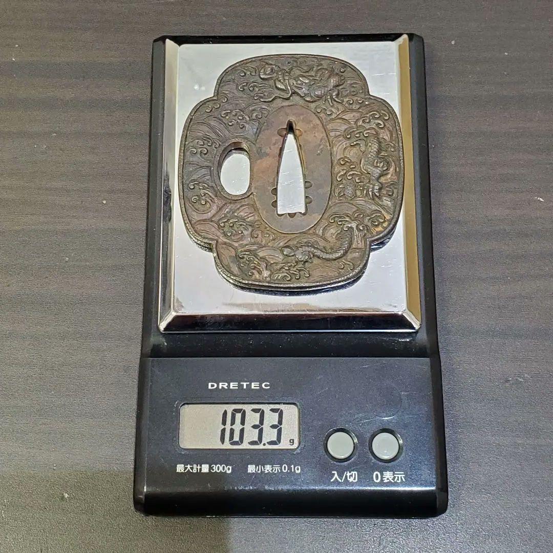 波龍図鐔　赤銅覆輪　鱗彫り　木瓜形　刀鍔　刀の鍔