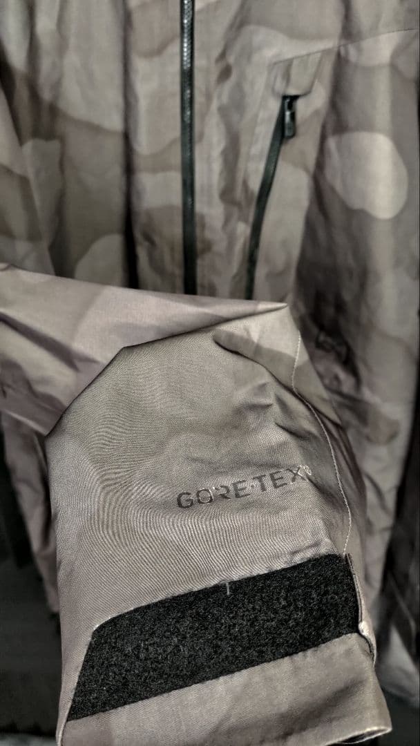 Burton ［ak］スノーボードウェア 迷彩 GORE-TEX 上下セット