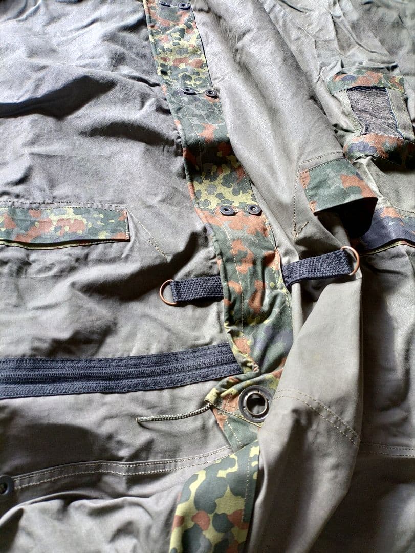 極上！！ドイツ軍　パップテント　3ファスナー x 2ファスナー小窓仕様