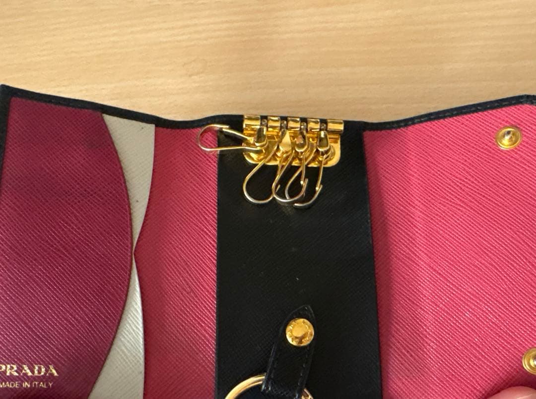 PRADA プラダ キーケース キーリング ブラック×ピンク