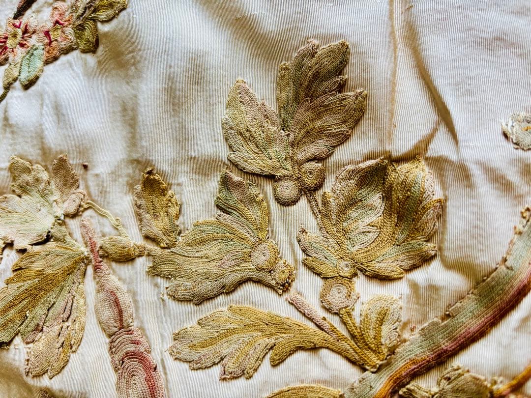 フランスアンティーク １９世紀の椅子カバー シルクサテンに刺繍72×60cm