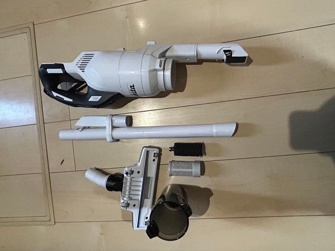 マキタ充電式クリーナ（白） 18V 本体のみCL286FDZW