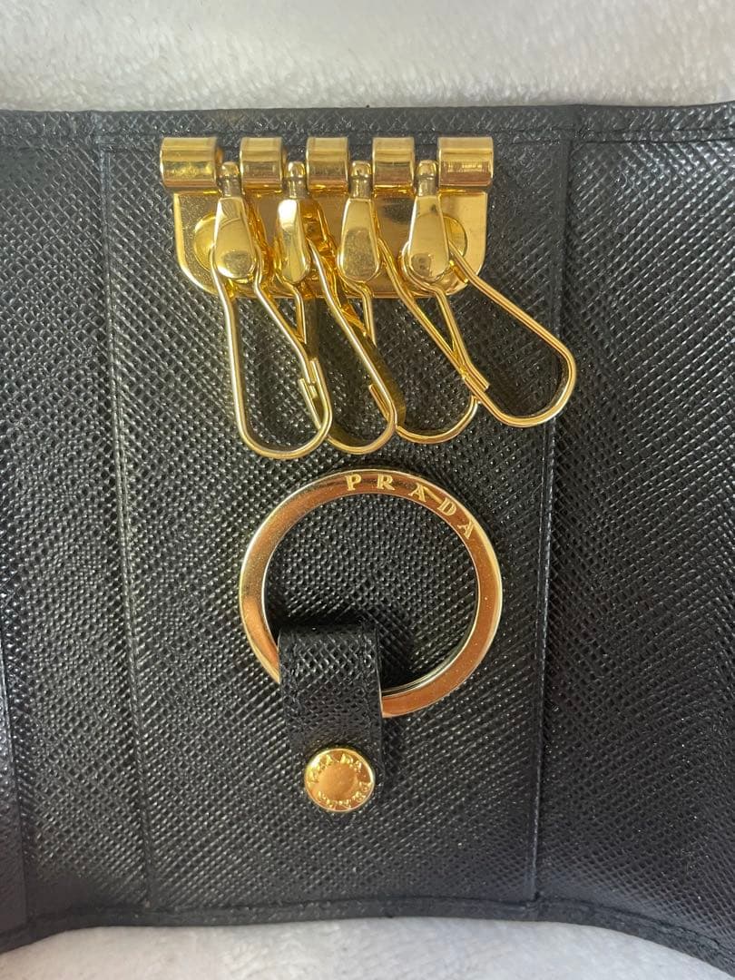 PRADA ブラック レザー キーケース サフィアーノ
