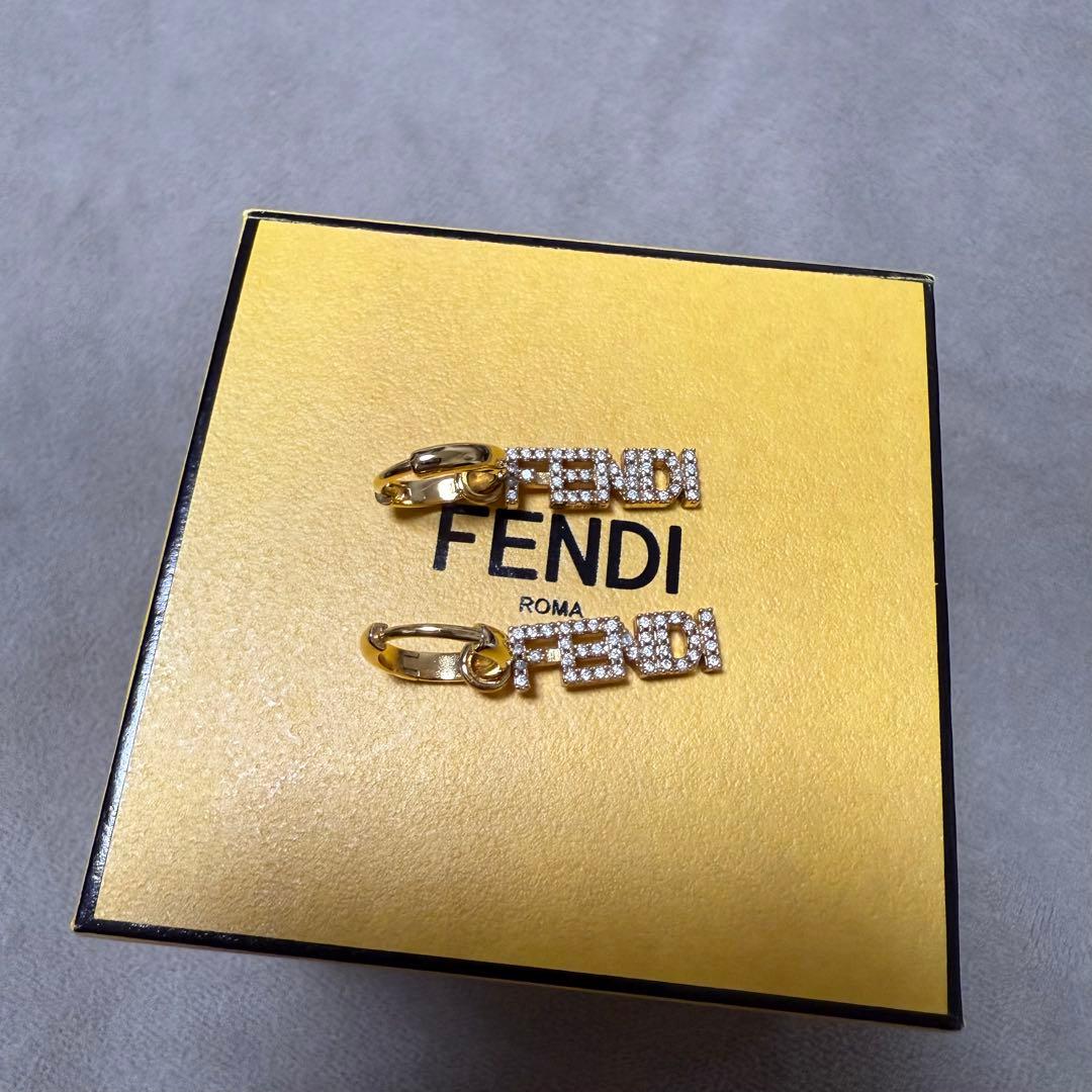 FENDI ロゴフープピアス