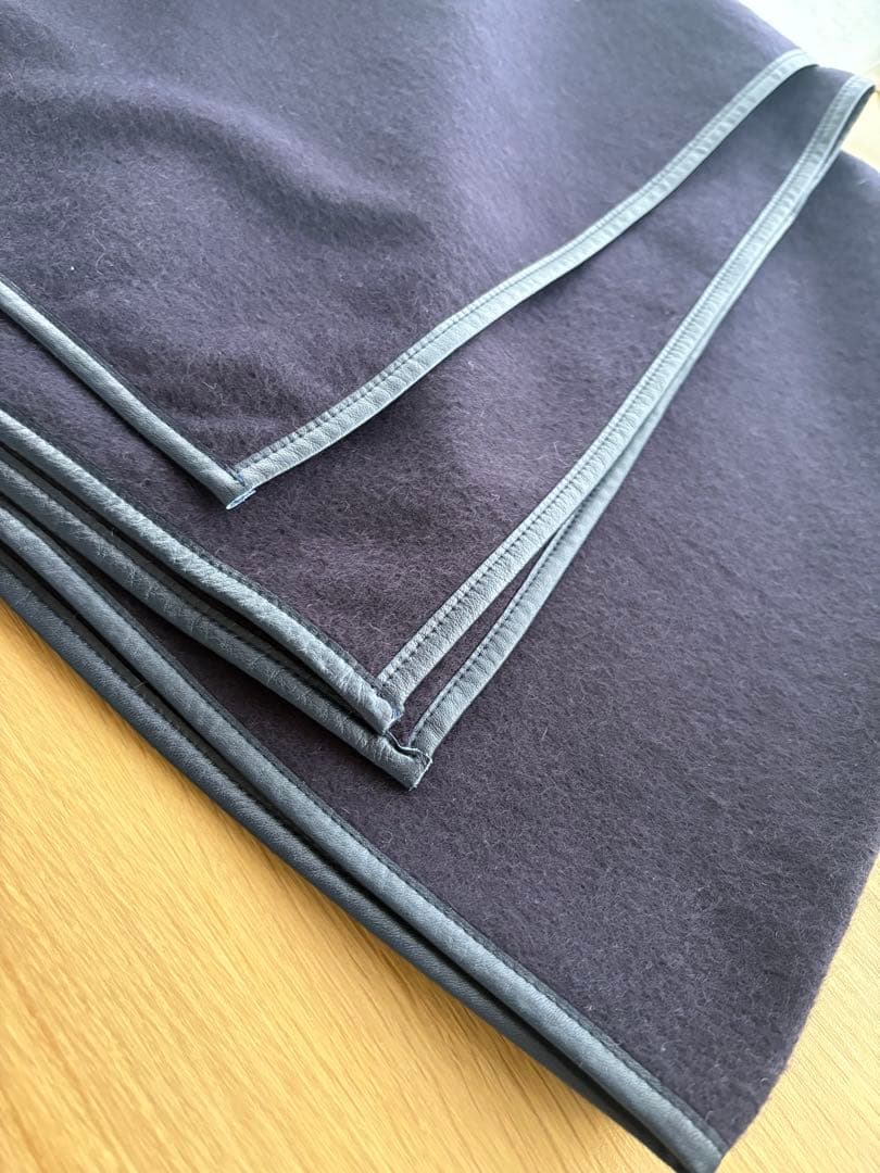 ASAUCE MELEレザートリミングカシミヤ大判ストール