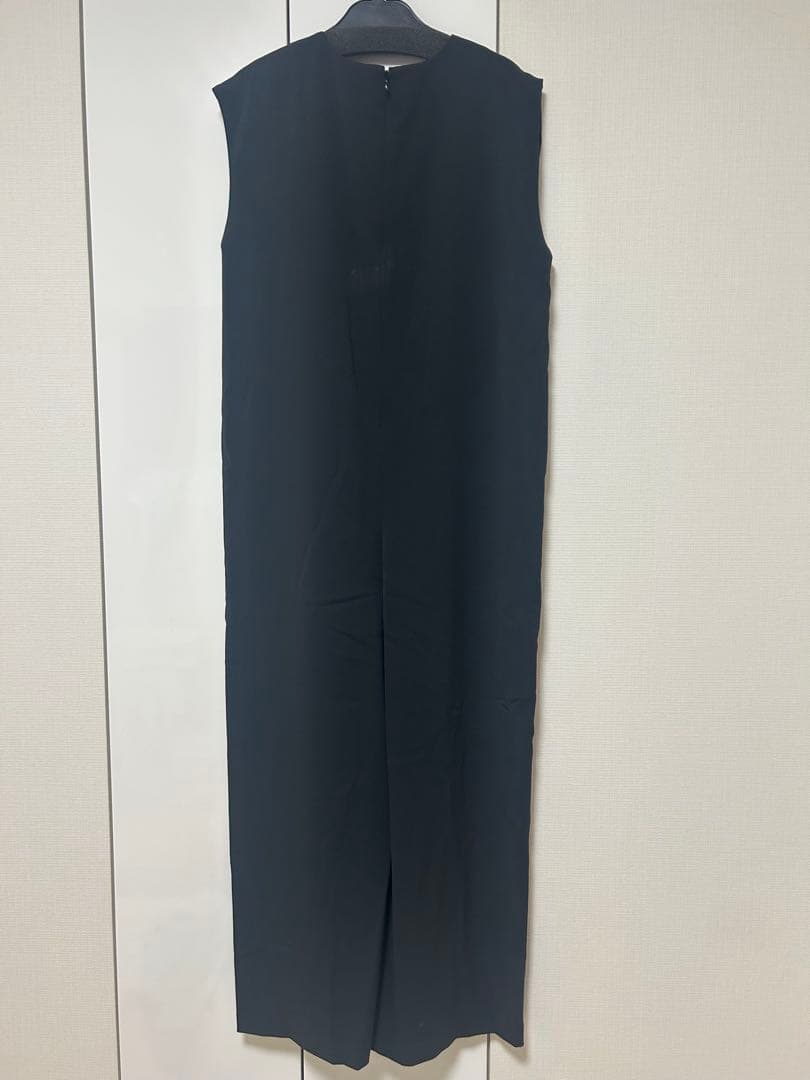 新品未使用品　Agaブラック Vネック サロペット サイズ38