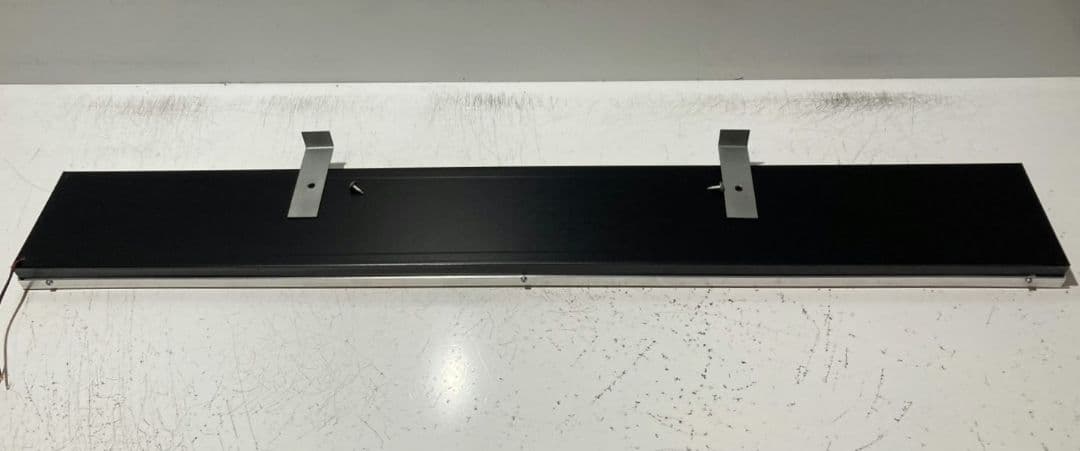 ワンマンアンドン灯825カーテンレール挟み込み取り付け仕様