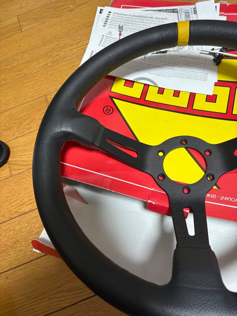 モモ(Momo) ステアリング MOD.08 35パイ