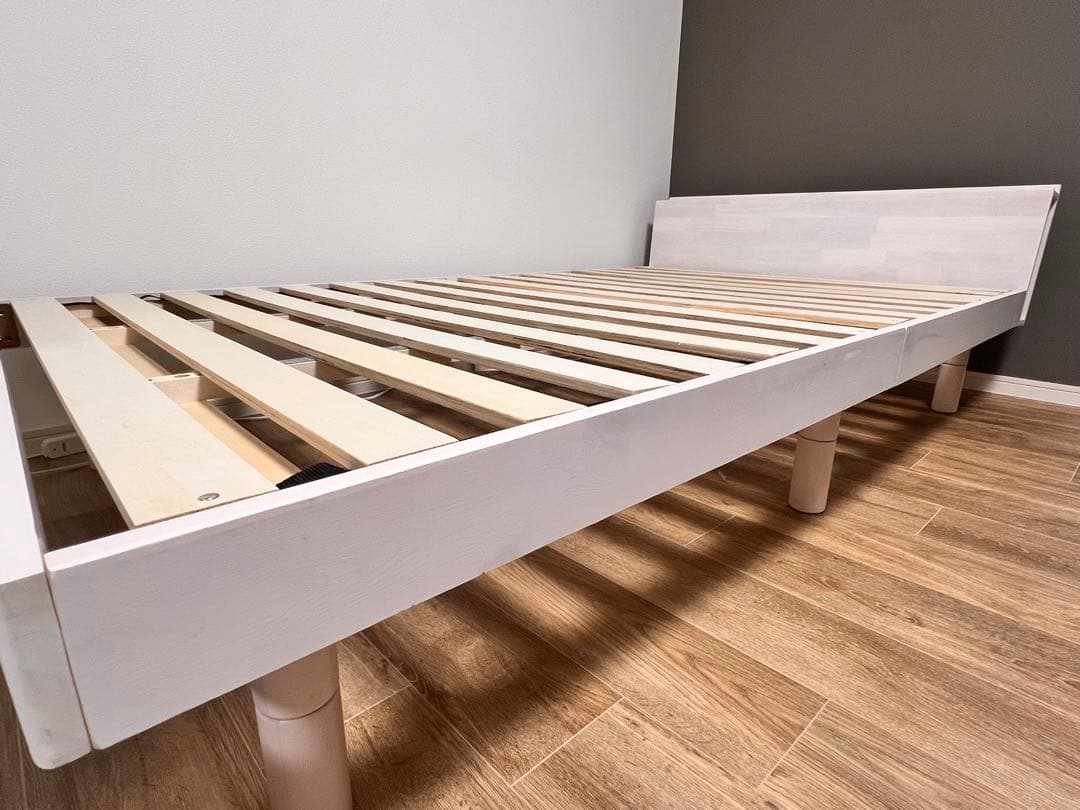 限定値下！ホワイト セミダブル　すのこベッドフレーム 3段階高さ調節付き　宮付