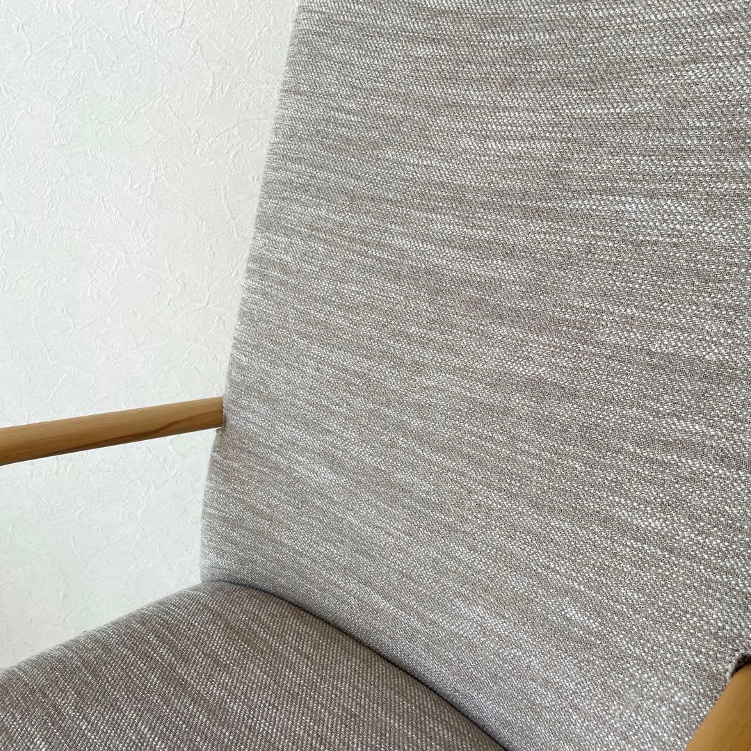 ●ニトリ●北欧レトロ　天然木製ダイニングチェア肘付き　1脚（もう1脚有り）