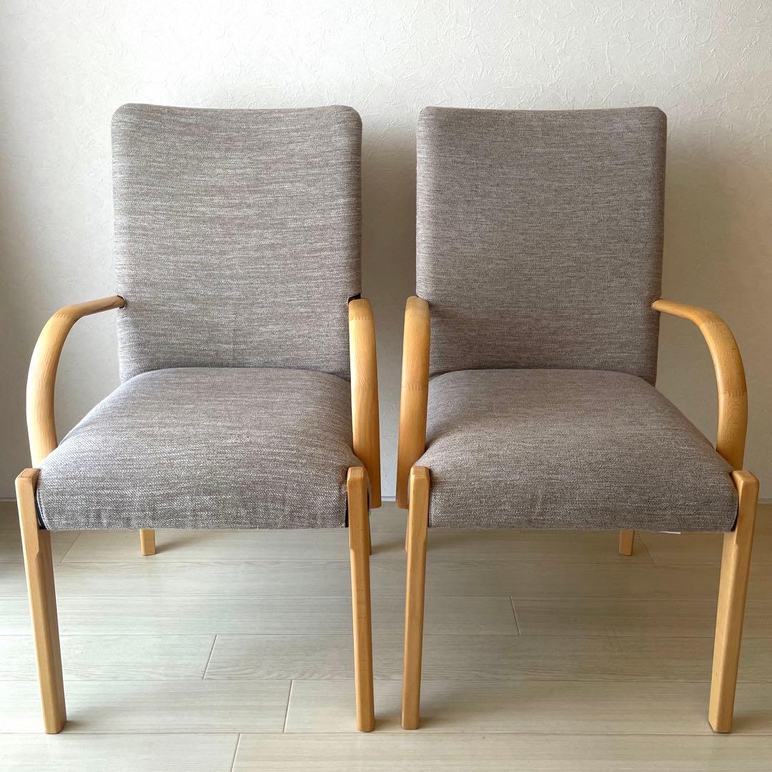 ●ニトリ●北欧レトロ　天然木製ダイニングチェア肘付き　1脚（もう1脚有り）