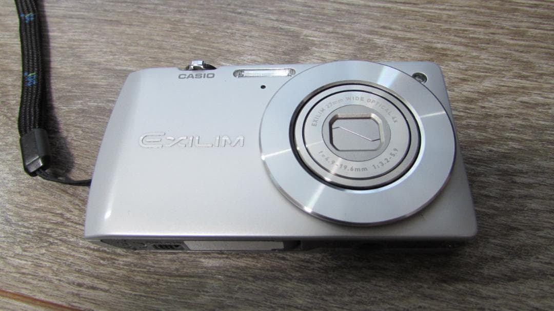 CASIO EXILIM EX-S200 コンパクトデジタルカメラ シルバー