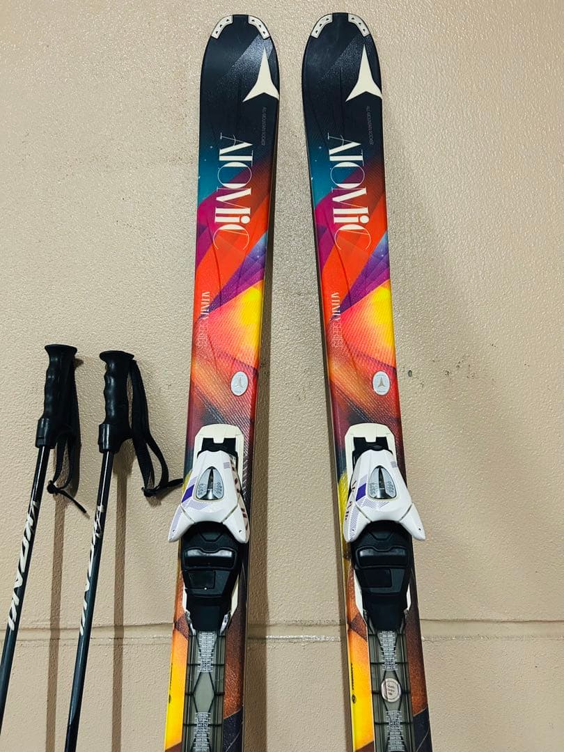 Atomic スキー板 マルチカラー ポール付き