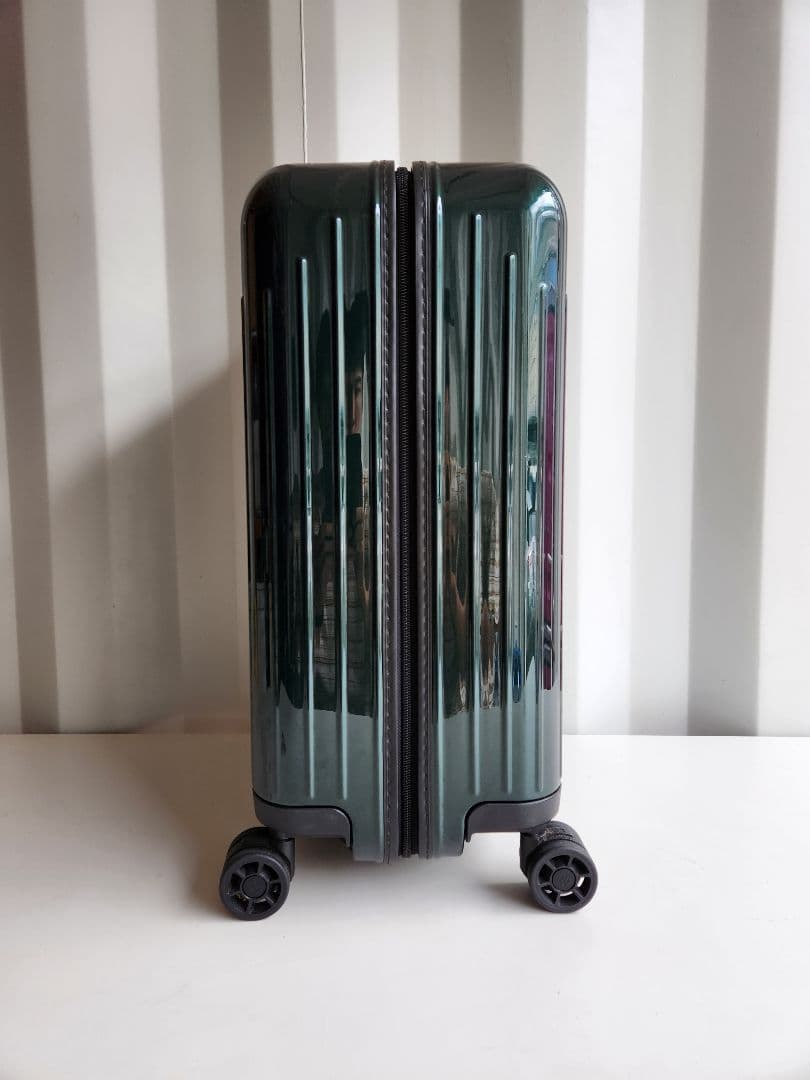 廃盤 Rimowa リモワ エッセンシャルライト キャビン 31L 機内持ち込み