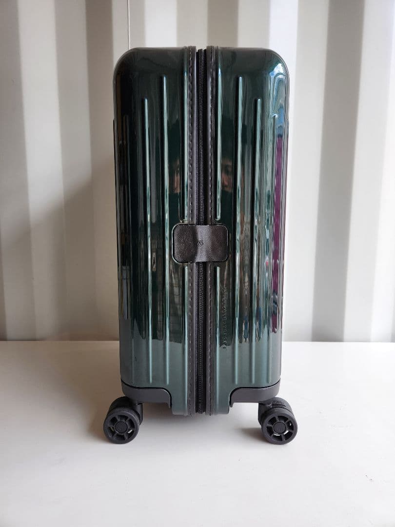 廃盤 Rimowa リモワ エッセンシャルライト キャビン 31L 機内持ち込み