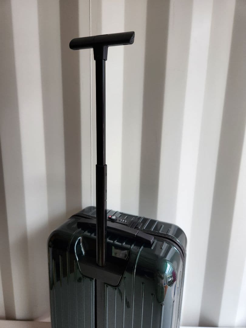 廃盤 Rimowa リモワ エッセンシャルライト キャビン 31L 機内持ち込み