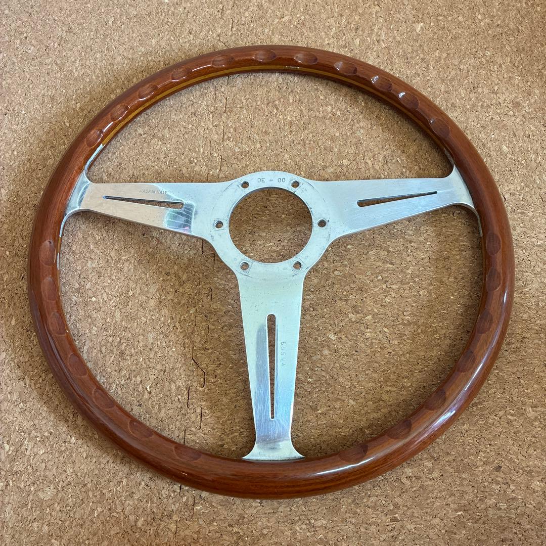 ナルディクラシック36.5センチホーン二つ付き