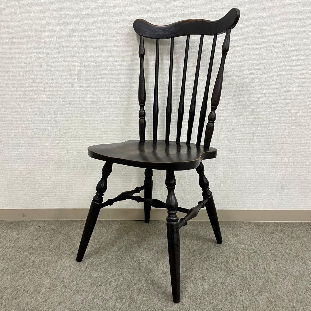 ヴィンテージ感のあるウィンザーチェア