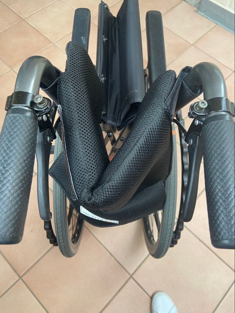 【美品】 車椅子 自走式 アクトモアactmore