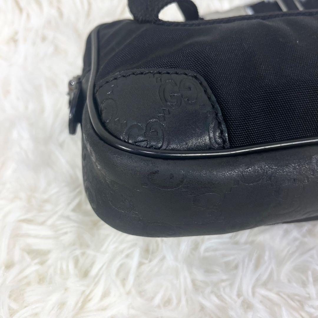 GUCCI グッチ ボディーバッグ シマレザー GG ロゴプレート - メルカリ