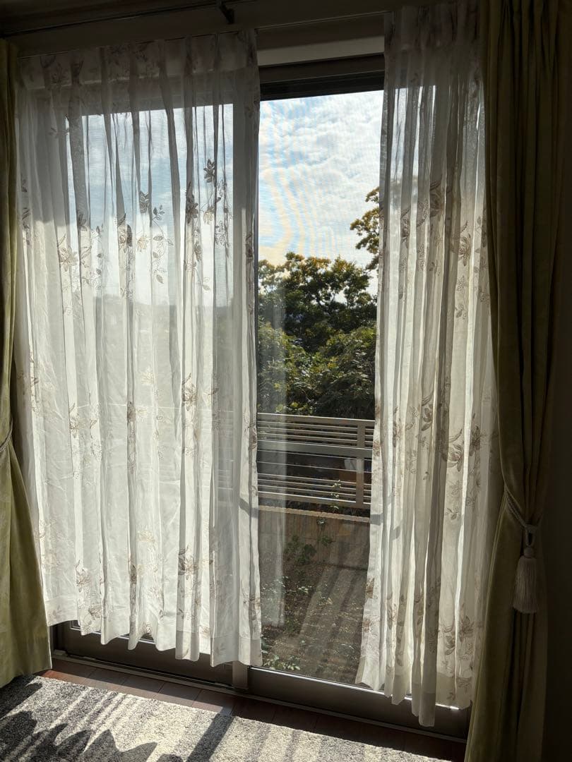レース柄カーテン