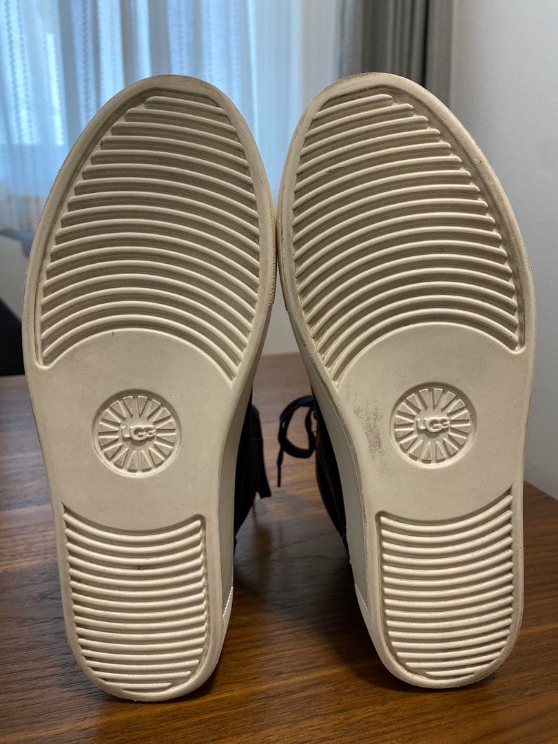 UGG(アグ)OLLIレザー　クロージャータイプ ハイカット厚底スニーカー