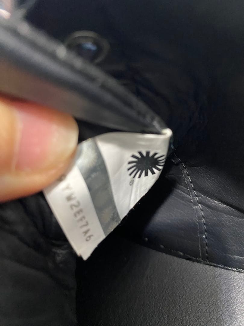 UGG(アグ)OLLIレザー　クロージャータイプ ハイカット厚底スニーカー