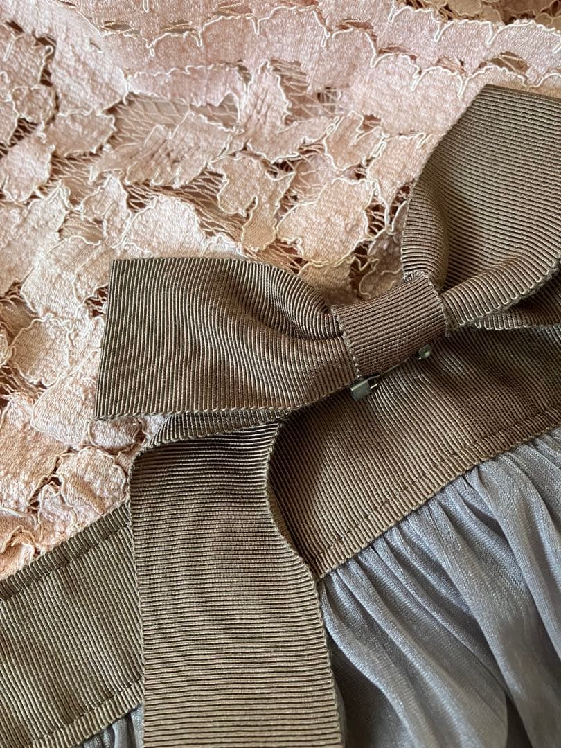 エレガントなレースマキシドレス