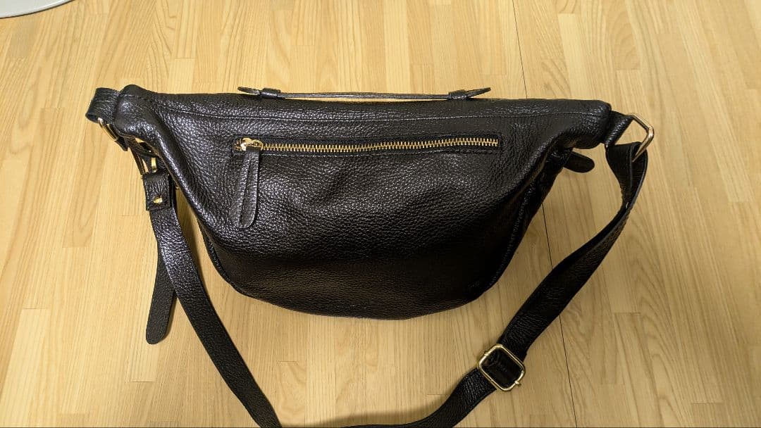 フレームワーク　オウレンティレザー ボディバッグ 黒