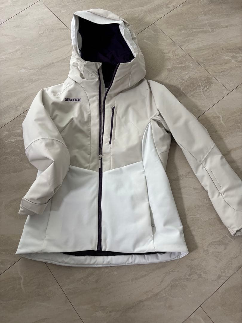 DESCENTE ホワイトスキーウェア フード付き　ユニセックス