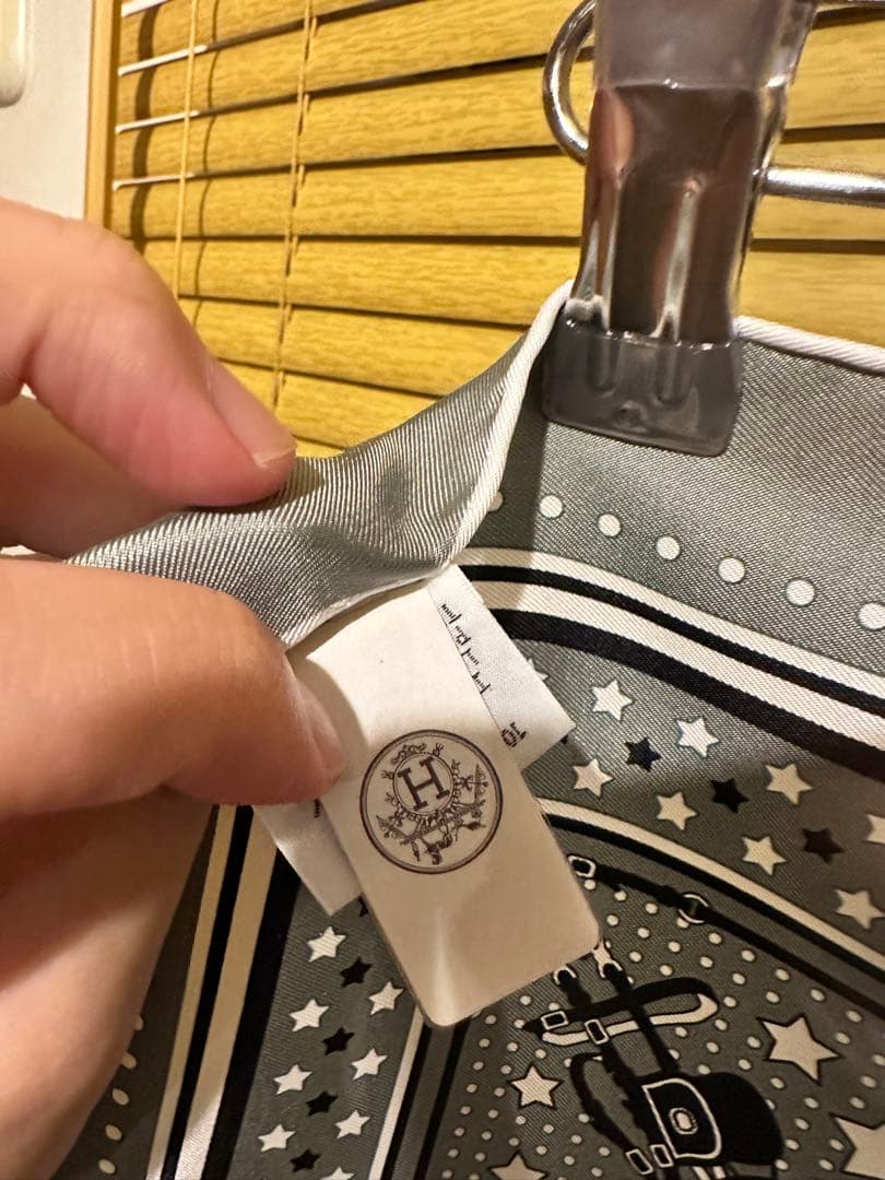 Hermes シルクバンダナ 車輪でめぐるパリ・バンダナ ヴェールソージ