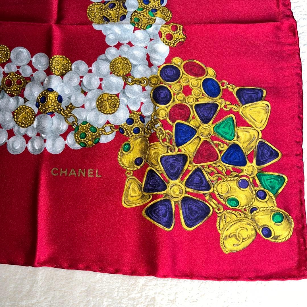 CHANELシャネルスカーフ レッド　ジュエリー柄