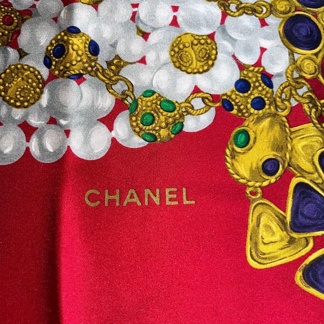CHANELシャネルスカーフ レッド　ジュエリー柄