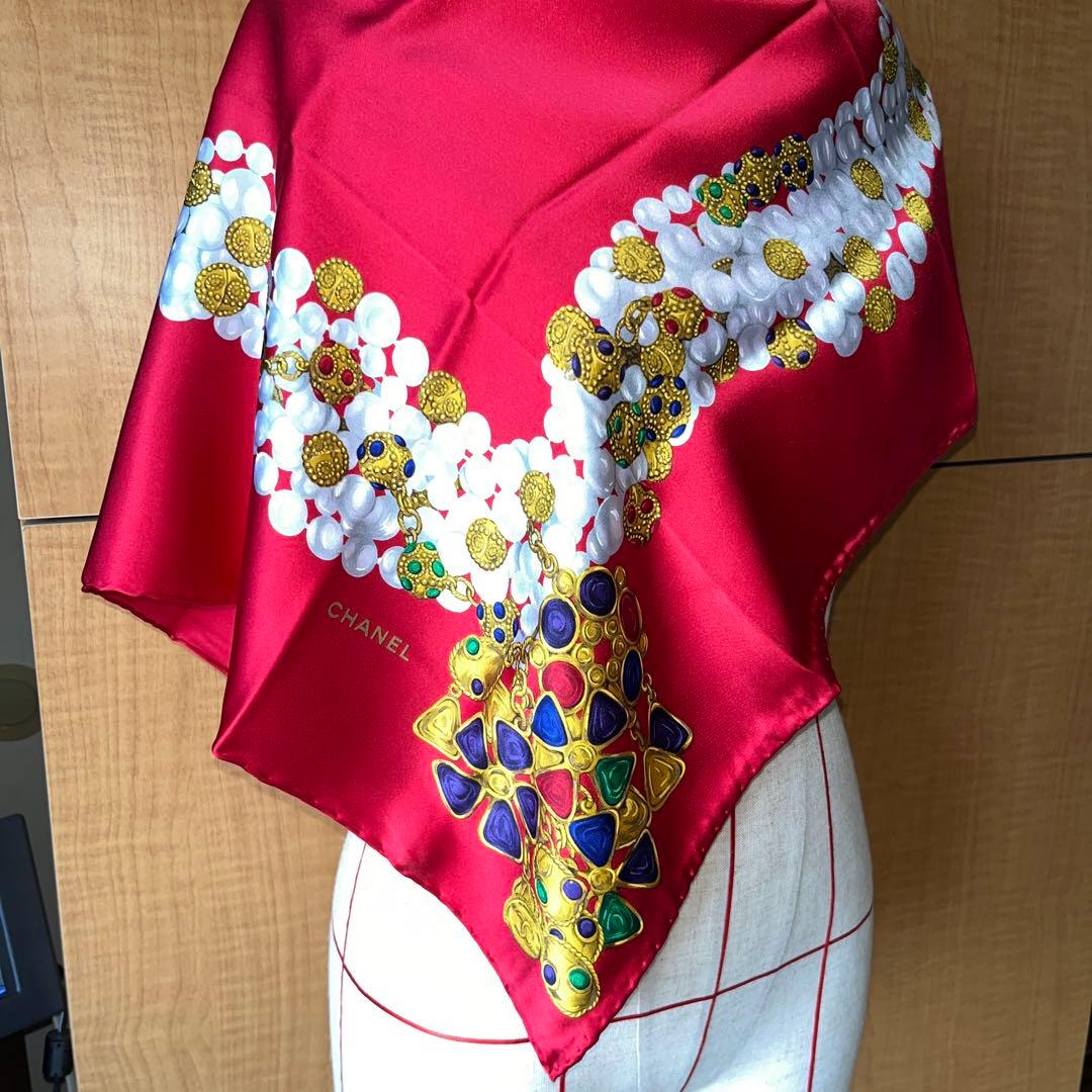 CHANELシャネルスカーフ レッド　ジュエリー柄