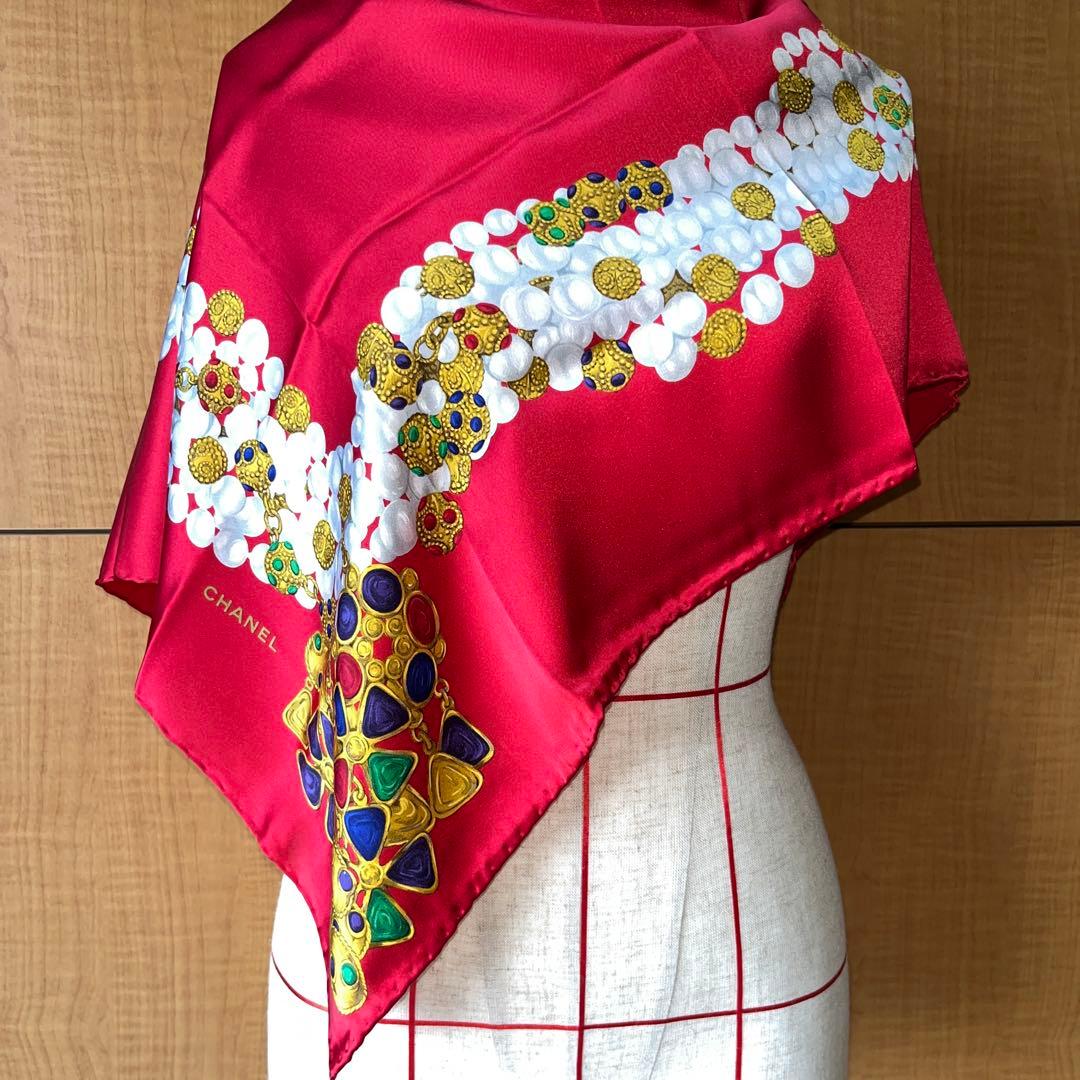 CHANELシャネルスカーフ レッド　ジュエリー柄
