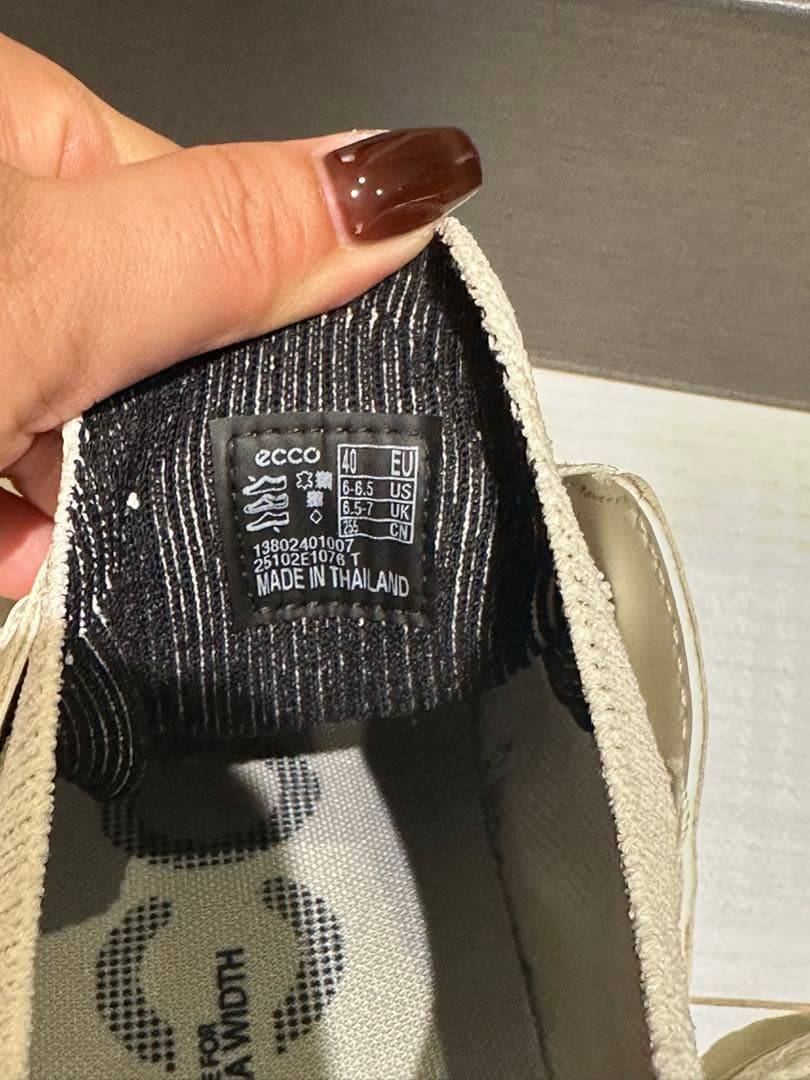 ecco 最新シューズ　25.5cm 定価46200円