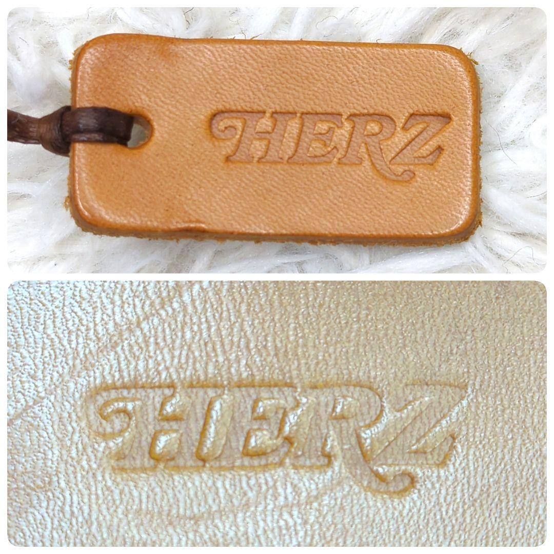 美品✨ヘルツ ショルダーバッグ レザー ライトブラウン ロゴ型押し ゴールド金具