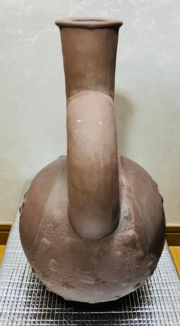 ペルー北海岸クピスニケ クントゥル・ワシ遺跡の墓に副葬されていた鐙形