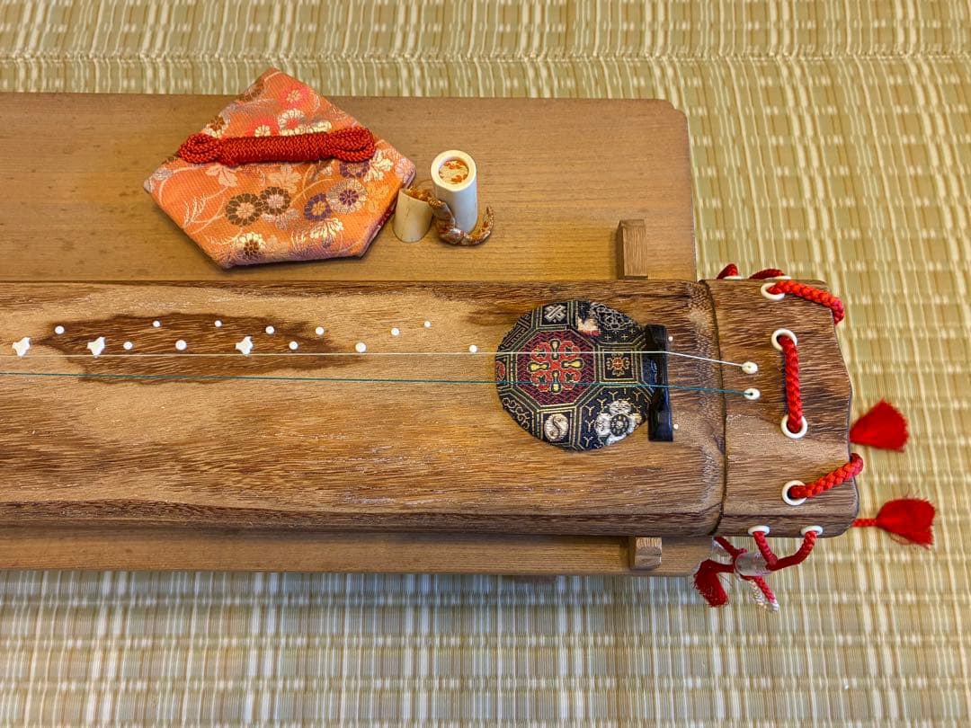 【お値下げしました！！】伝統的な木製琴と付属品　八雲琴　二弦琴
