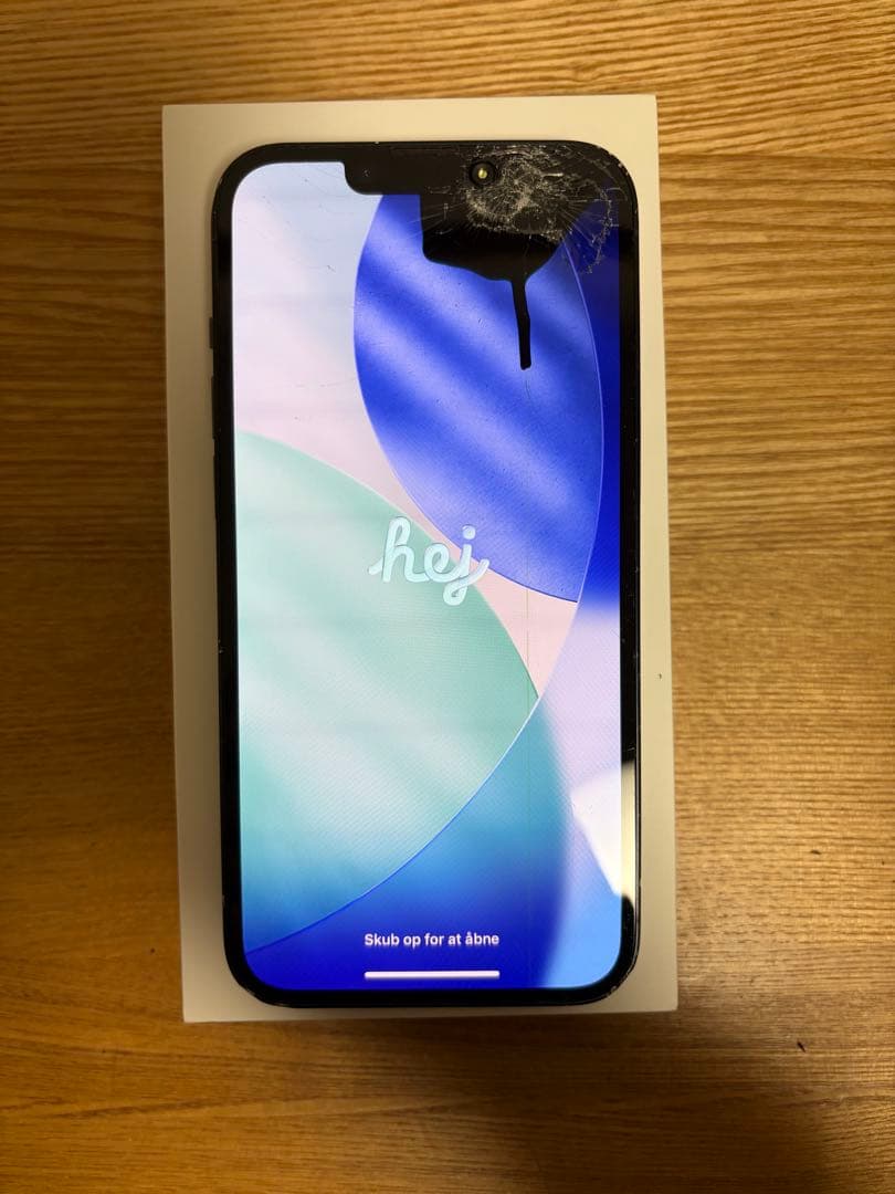 iPhone 14 midnight 128GB画面ひびあり