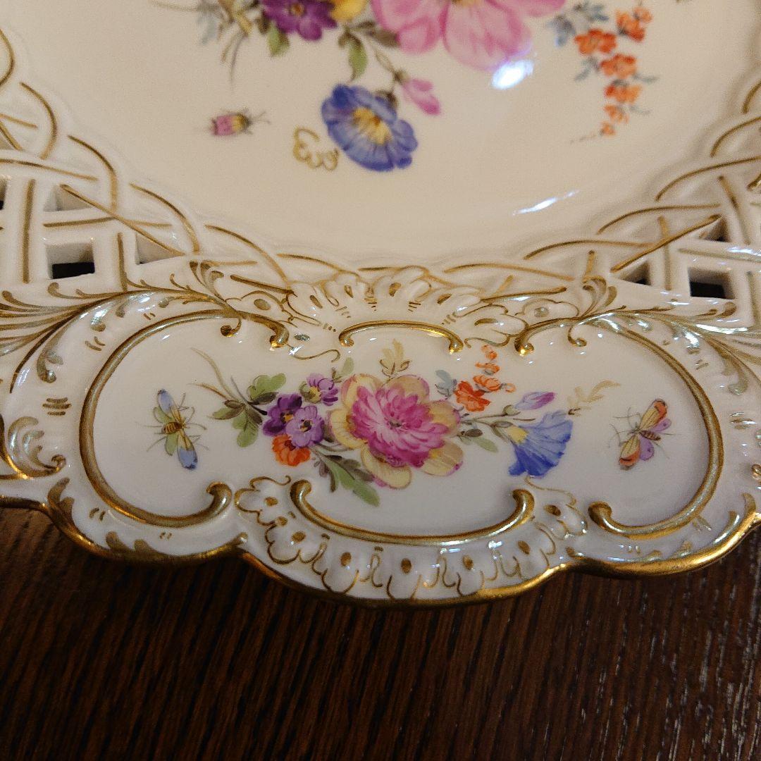 マイセン24㎝花束と昆虫の手描きが美しい金彩透かし皿・アンテイク・ボタン双剣